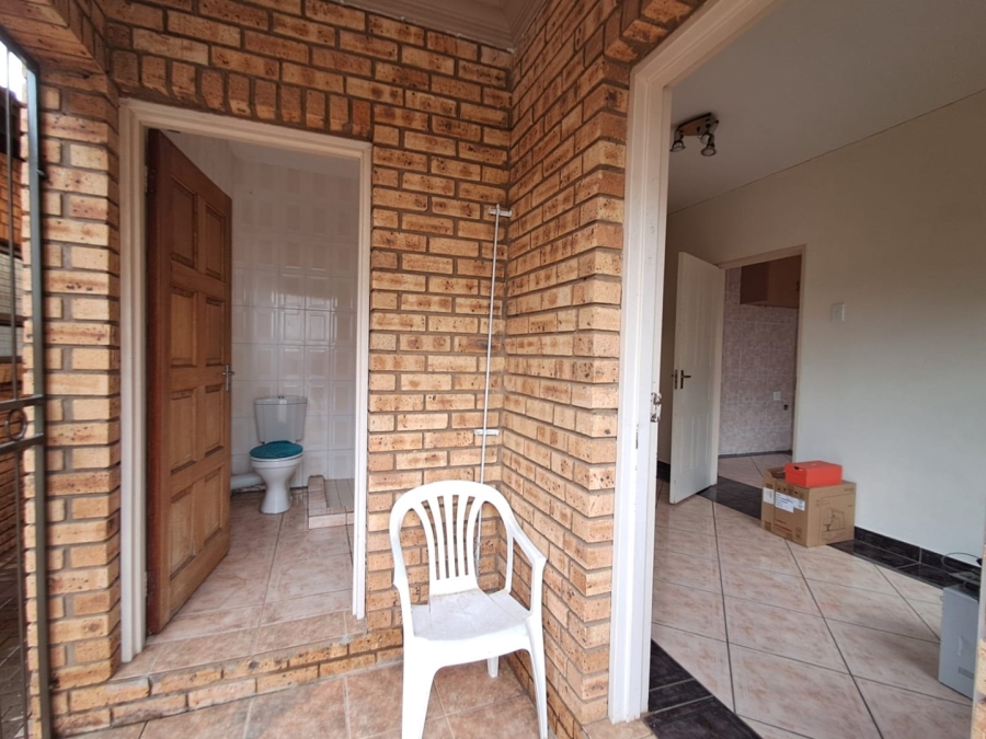 4 Bedroom Property for Sale in Roylglen Gardens Northern Cape